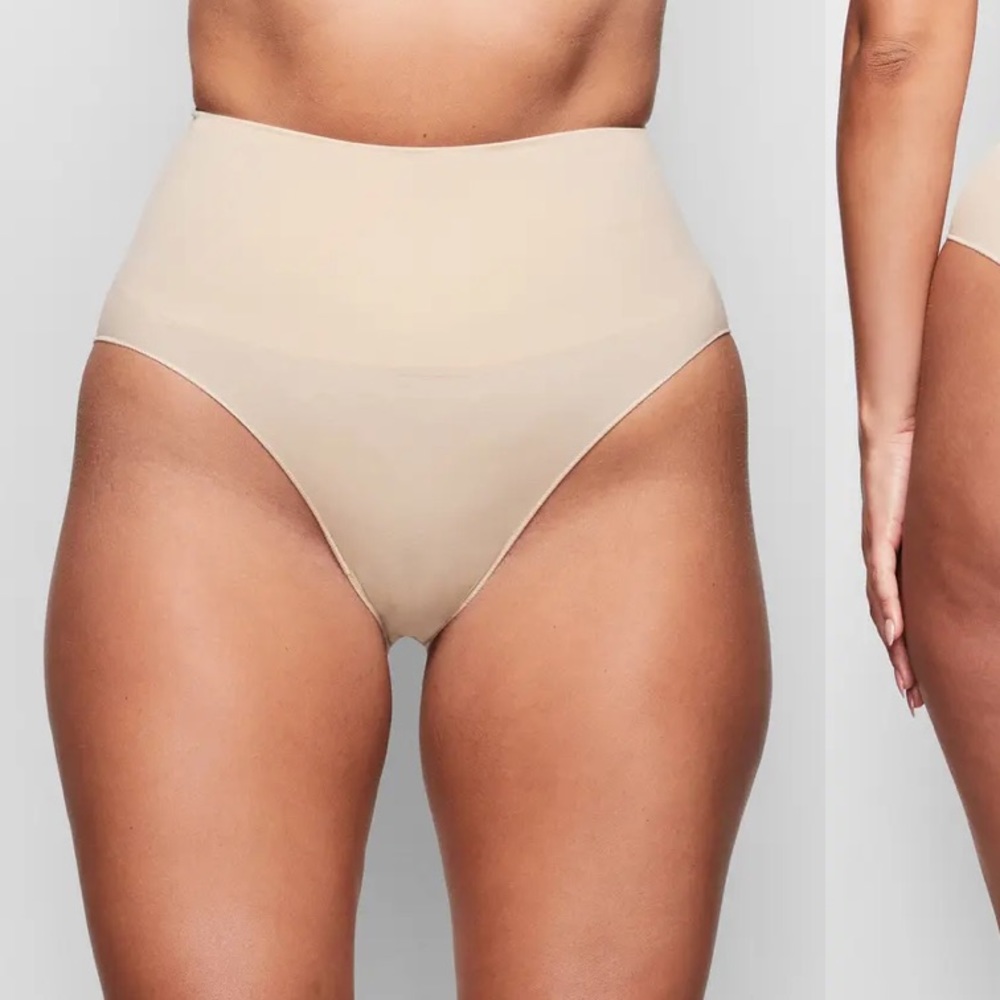 NWOT SKIMS Core Control Briefs - Sand